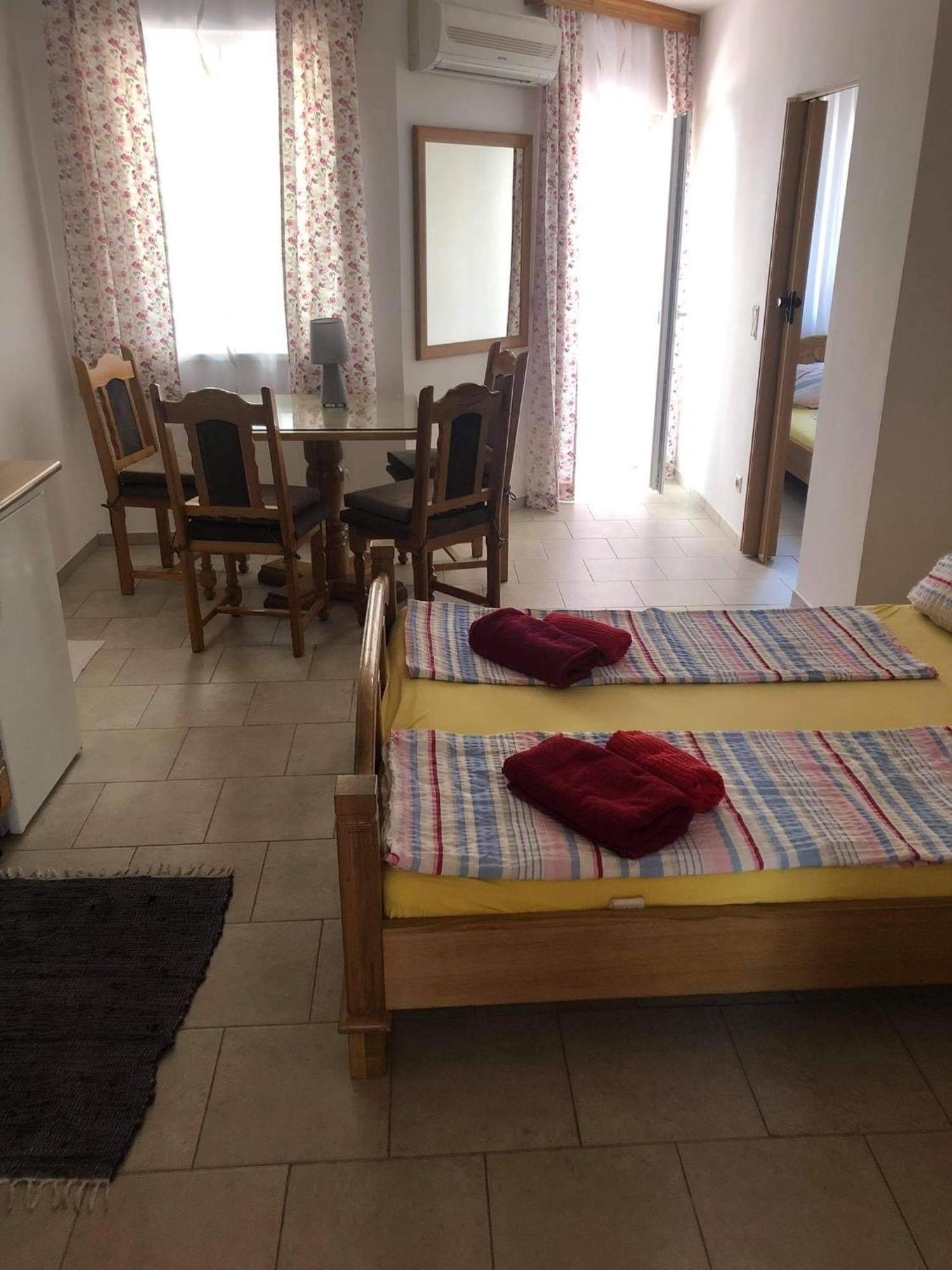 Krk Kornic Apartments Habitación foto